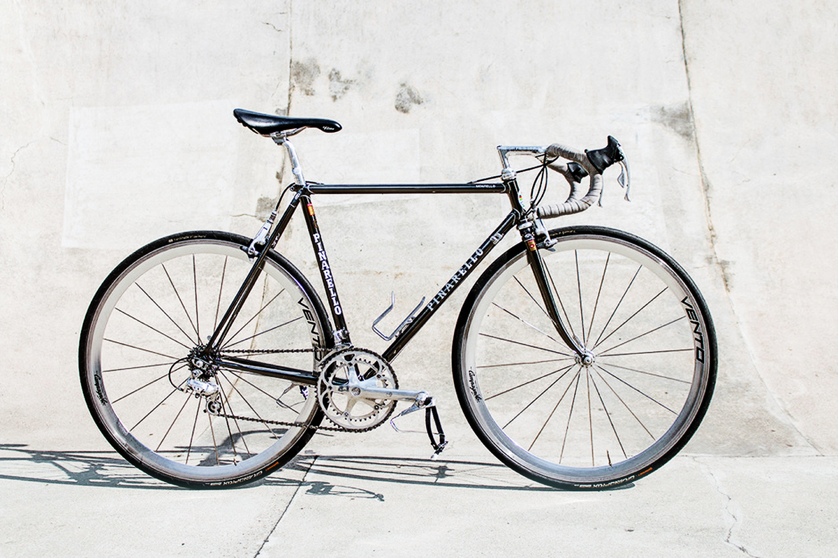 Pinarello Montello 1989 года. Отреставрирован. Разве что обода из начала 1990-х и тормоза не оригинальные. Ну и переключение перевели с рамы на пистолеты.