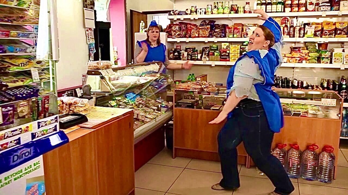 Друзья, вот честно, лучше уж неадекватная веселость, чем тоскливый формализм!