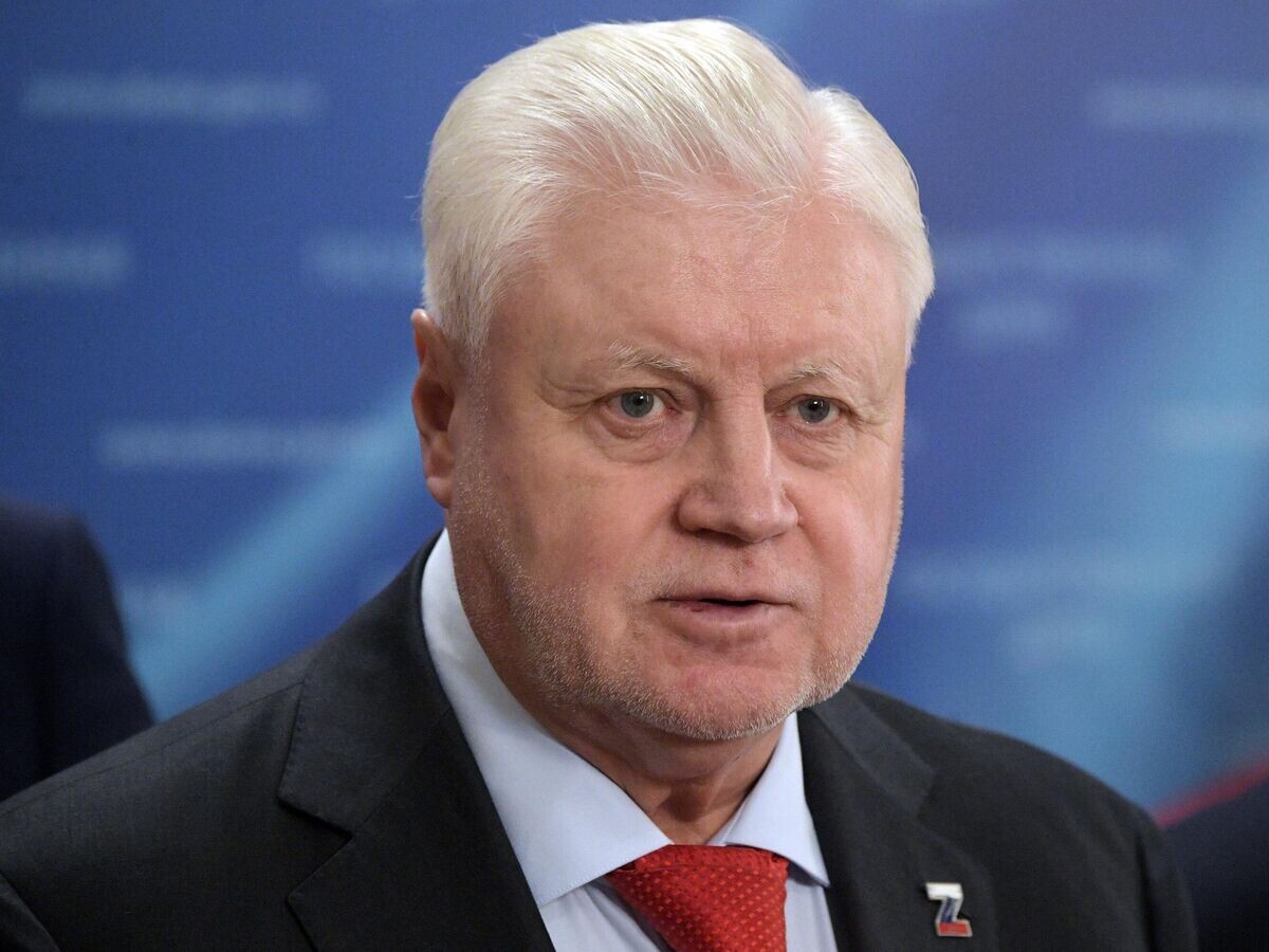    Руководитель фракции "Справедливая Россия - За правду" в Государственной Думе РФ Сергей Миронов во время пресс-подхода перед пленарным заседанием Госдумы РФ© РИА Новости / Владимир Федоренко