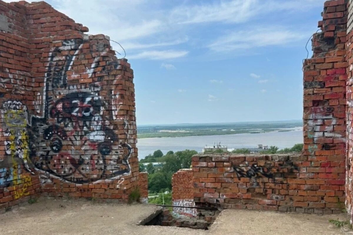    Девочка упала с высоты в башне Инфиделя при фотосъёмке в Хабаровске
