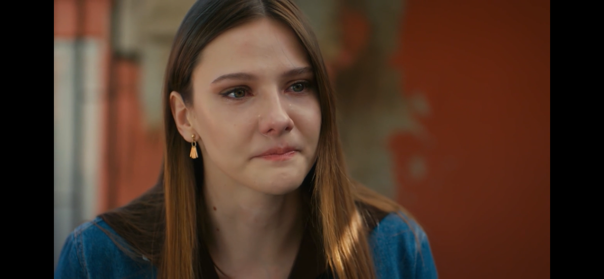 Стоп кадр из сериала «Не отпускай мою руку»