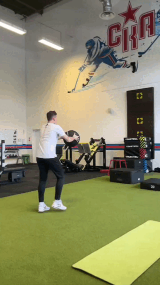 Александр Галлямов - упражнение с мячом