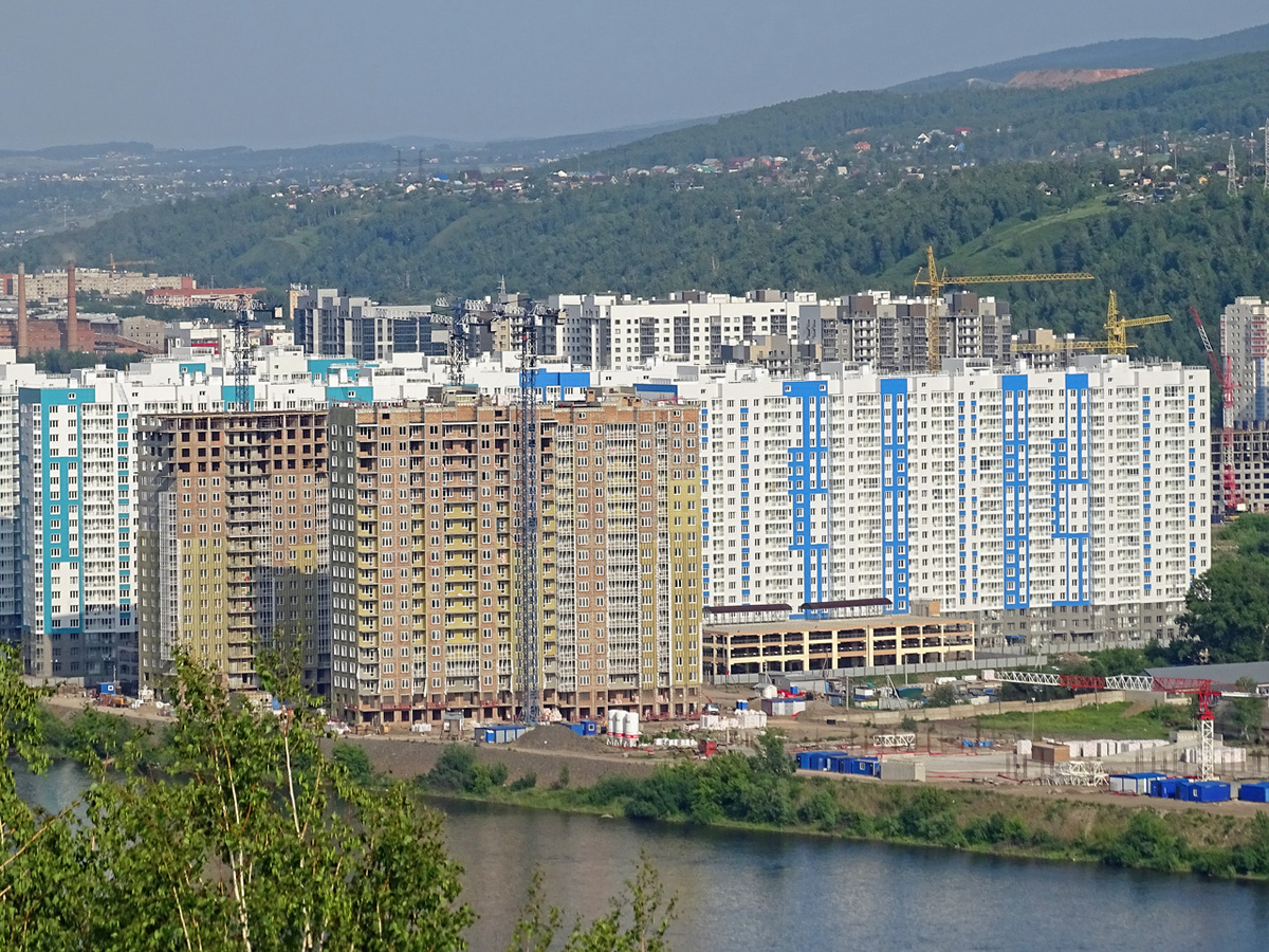     Новые дома в Красноярске активно строятся на обоих берегах Енисея