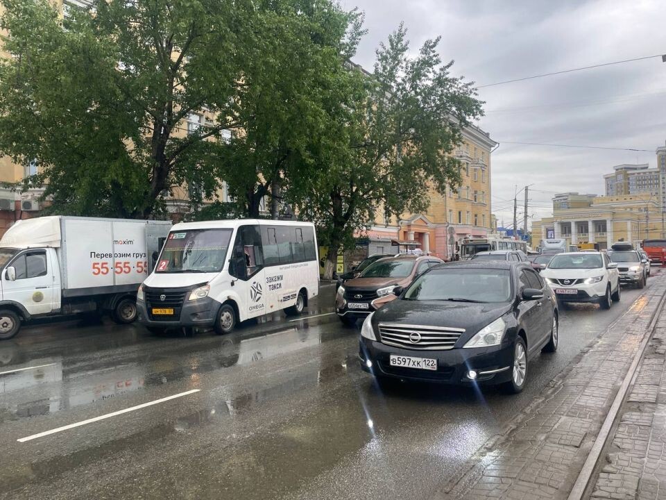    Пробка на пр. Строителей. Источник: Виталий Барабаш