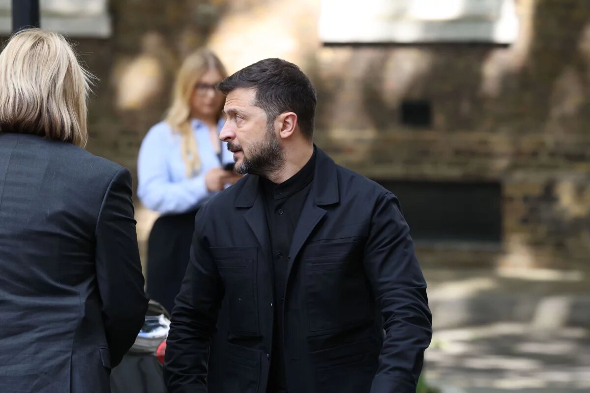    Лидеры НАТО не хотят сидеть рядом с Зеленским: его не было на совещаниях