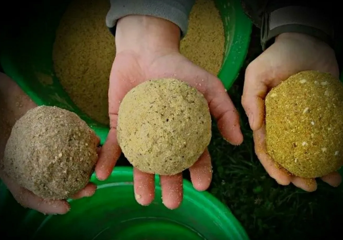 Разная прикормка для рыбалки. Источник фото kasheloff.ru