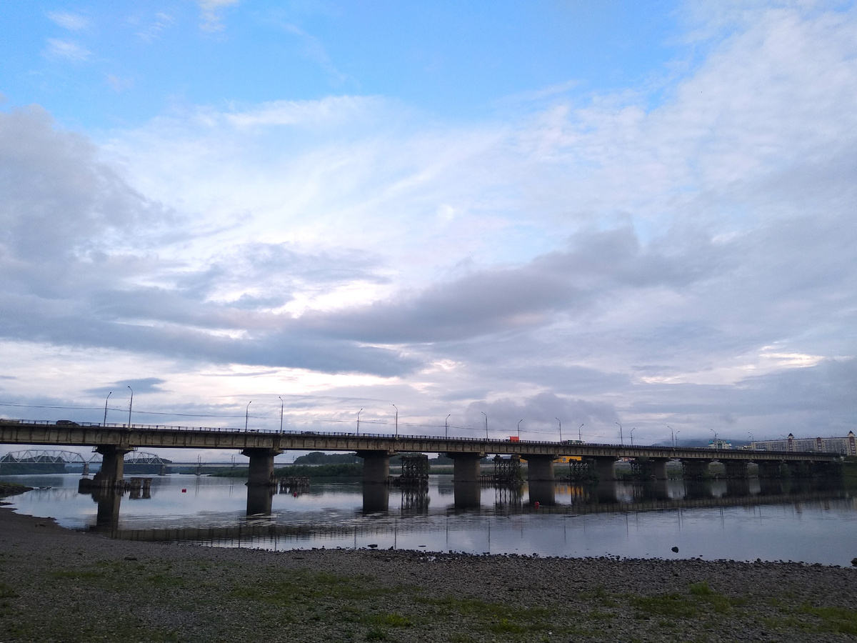 пляж Топольники, еще и автомобильный мост рядом