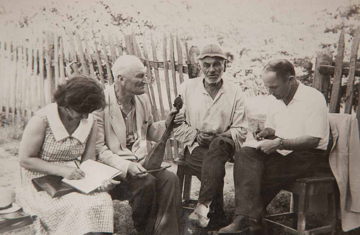 Константин Семёнович Шакрыл и Шалва Денисович Инал-ипа в этнографической экспедиции