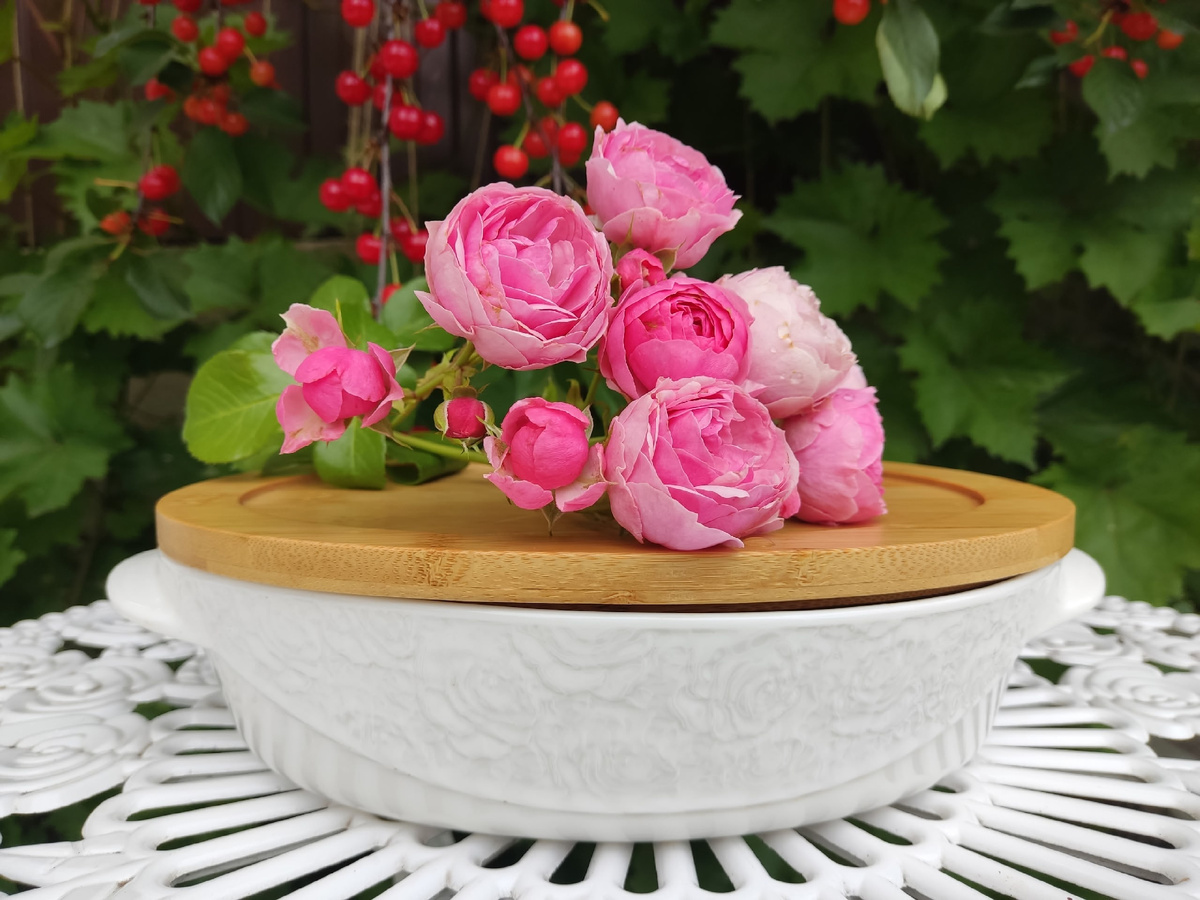 Стало: белые розы вновь "цветут"