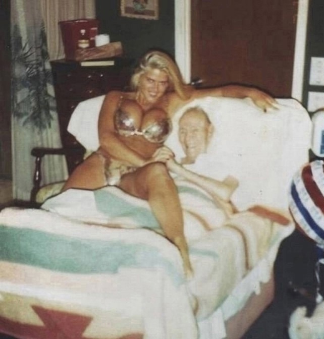 Джей Говард Маршалл и Анна Николь Смит. Фото из открытого источника