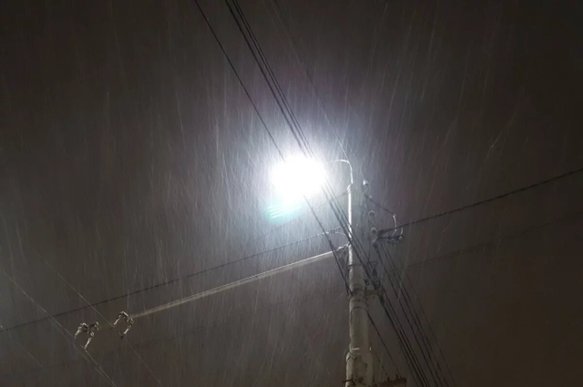    Жители якобы жаловались на искрящийся провод, но проблему не исправили.