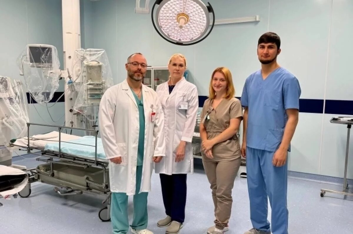    Команда медиков успешно провела операцию.