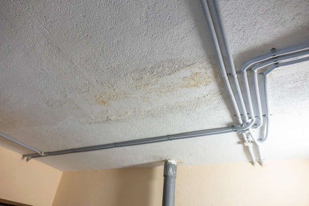    Жильцы дома на Комсомольской в Лянгасово жалуются на ржавую горячую воду