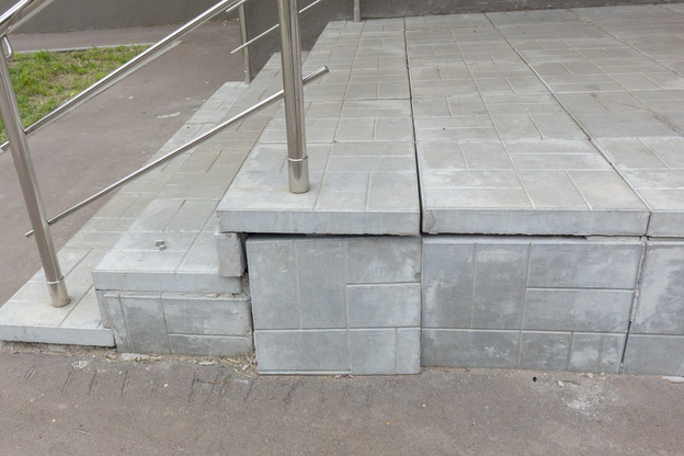    Жильцы дома на Комсомольской в Лянгасово жалуются на ржавую горячую воду