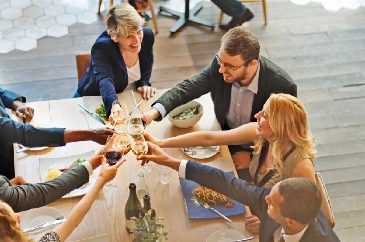    Накрытый стол – благодарность или вымогательство?