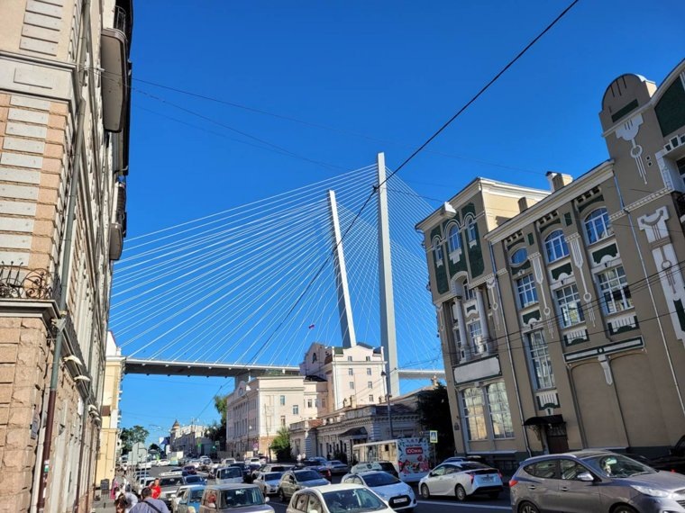 Дорога из аэропорта до города займет час на электричке. Фото: Валерия Ткачева