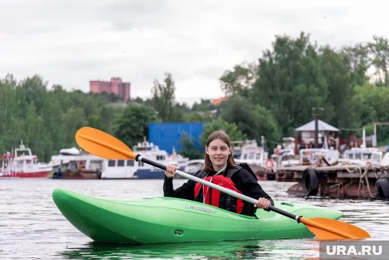 Журналисты отправились на прогулку по заливам в микрорайоне Гайва. Фото: Руслан Яроцкий © URA.RU