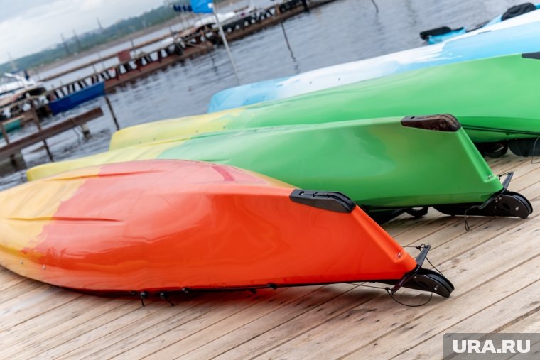 В центре водного отдыха можно арендовать каяк, сапборд или пакрафт. Фото: Руслан Яроцкий © URA.RU