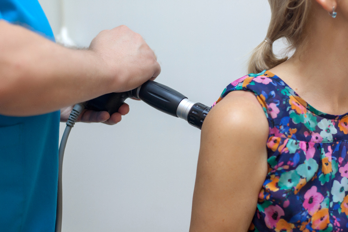 УВТ - ударно-волновая терапия, высокоинтесивный метод физиотерапии для лечения болевого синдрома в суставах, мыщцах.