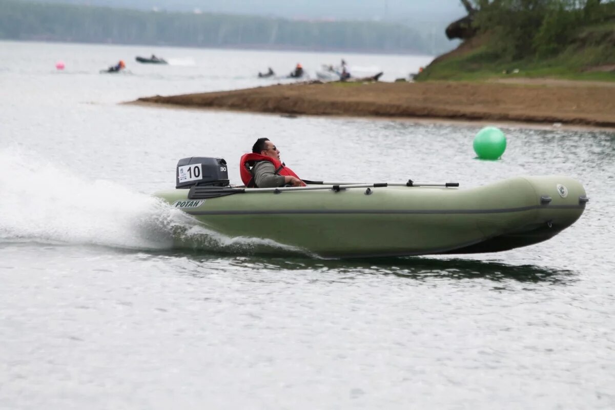    Спасатели вытащили рыбака, застрявшего на Ладожском озере
