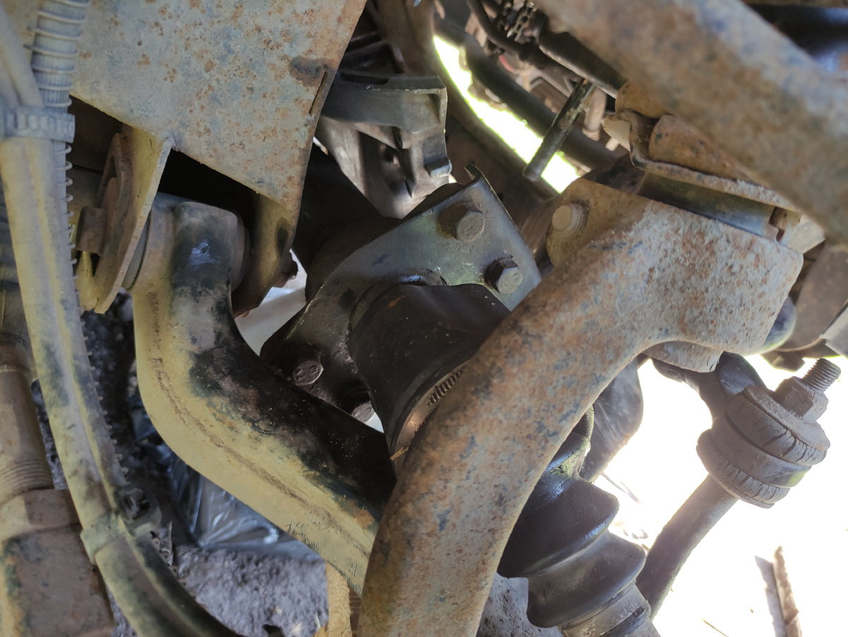 Сдвинутый вправо и наклоненный вперёд мост. 