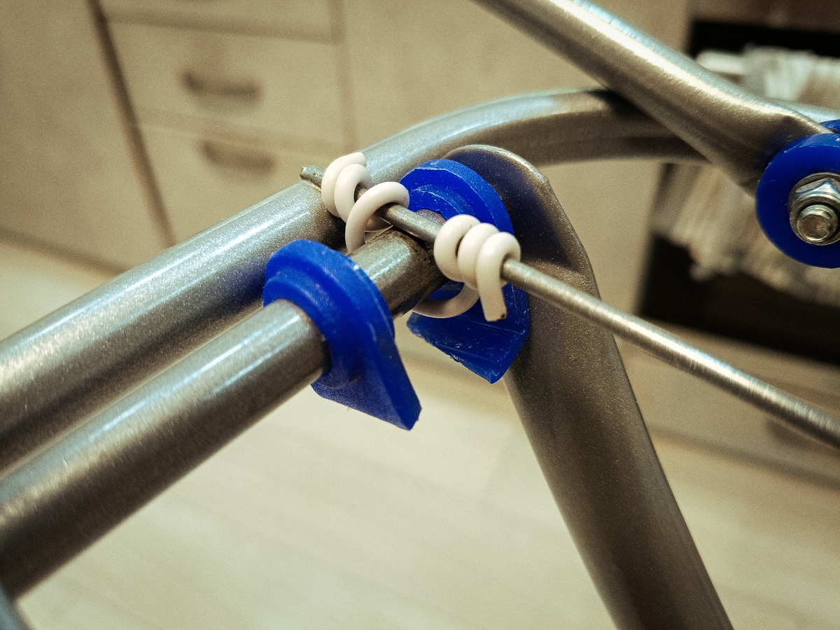 Лопнула синяя деталь