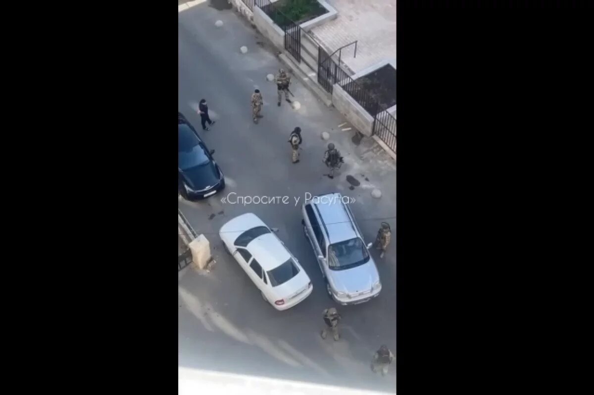    СМИ: в Дагестане силовики окружили дом Госсекретаря республики