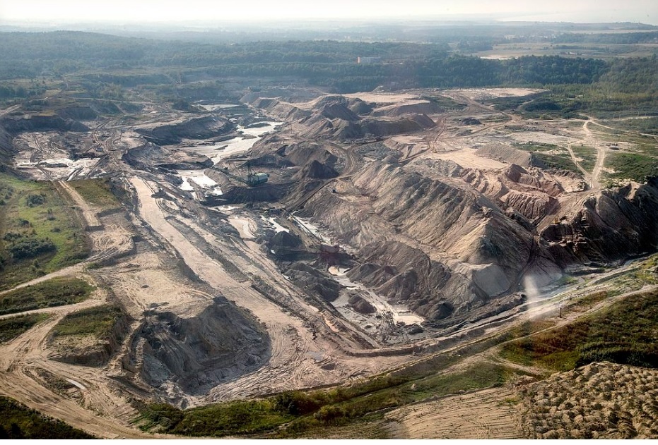 Приморский карьер Янтарного комбината. Фото Эдуарда Молчанова. Размещено с согласия автора