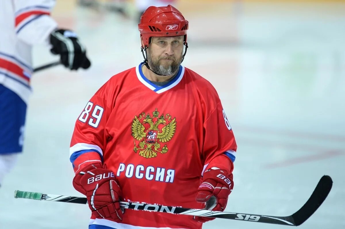    Александр Могильный в матче «Легенды мира под московскими звездами» между сборной России и сборной Лиги Легенд мирового хоккея.