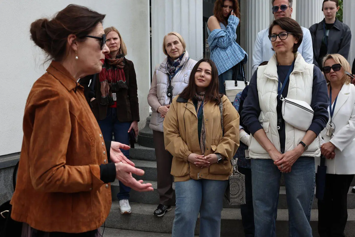 Один из вариантов досуга на сегодняшний вечер – научиться проводить экскурсии. @Елена Купцова