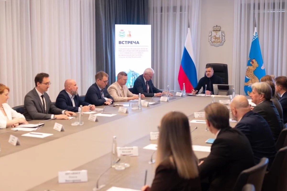    Ведерников встретился с наставниками программы «Герои земли Псковской»