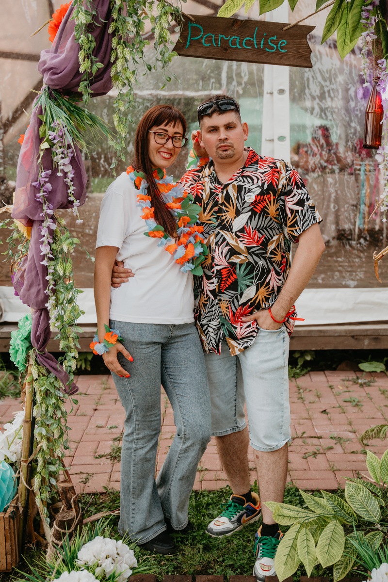 Вдохновляет ребят - хороший дружный коллектив.  У каждого своя неповторимая харизма, хоть про каждый отдел сочиняй!
