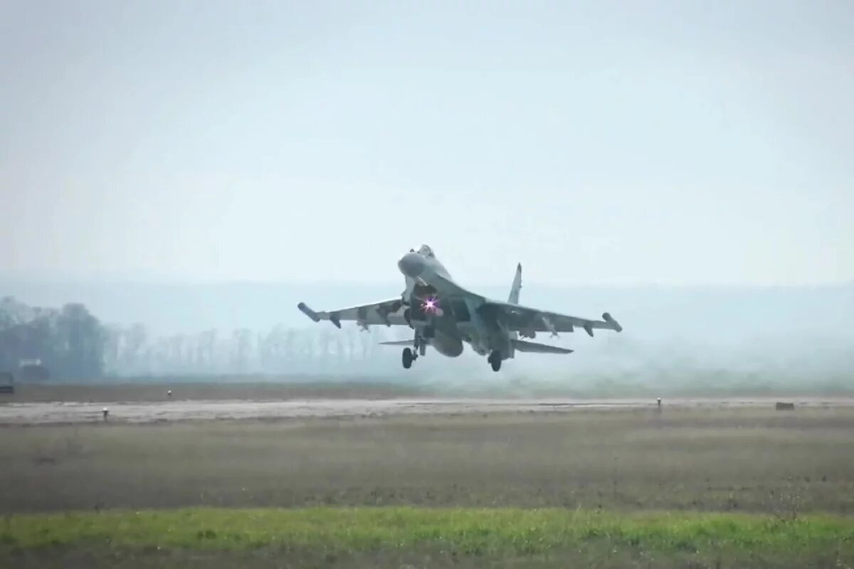    ОАК передала ВКС России новую партию истребителей Су-35С