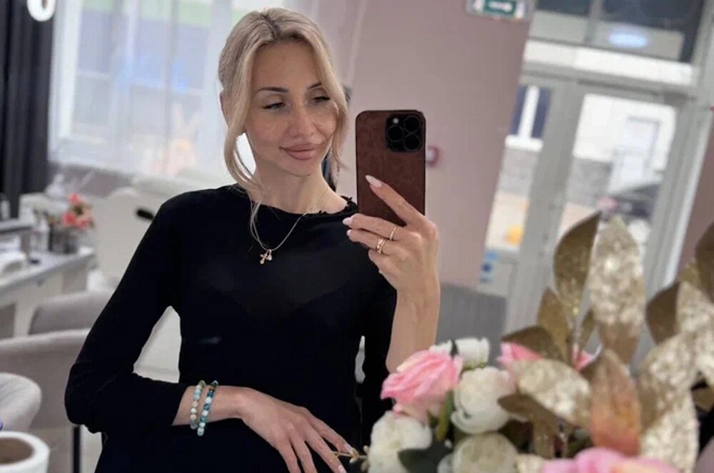    Его мама Любовь тоже очень красивая женщина. Фото: соцсети