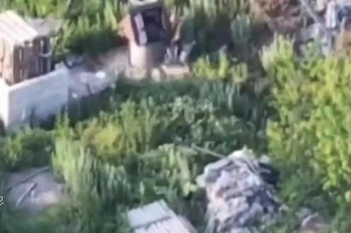    Под Красноармейском украинский солдат выдал укрытие ВСУ, выйдя за водой