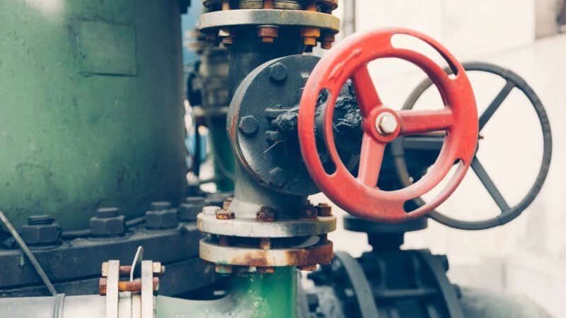     Коммуникации. Трубы. Фото: ru.freepik.com, автор fanjianhua.