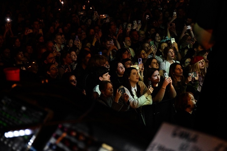    фотография из официального сообщества "Бонд с кнопкой" социальной сети VK