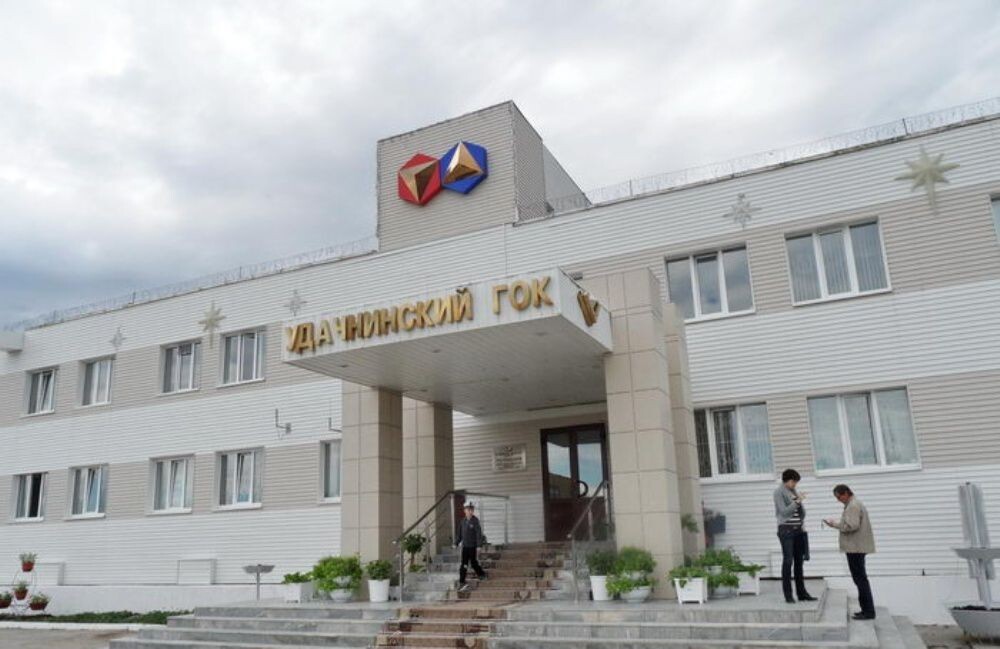 Удачнинский ГОК АЛРОСА в Якутии и карьер трубки «Удачная» (2 фото)