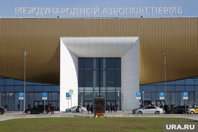 Причина задержек — позднее прибытие самолетов. Фото: Анастасия Яковлева © URA.RU