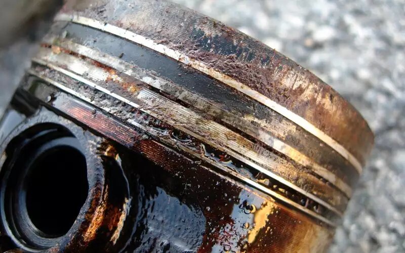    Все поршневые кольца залегли.