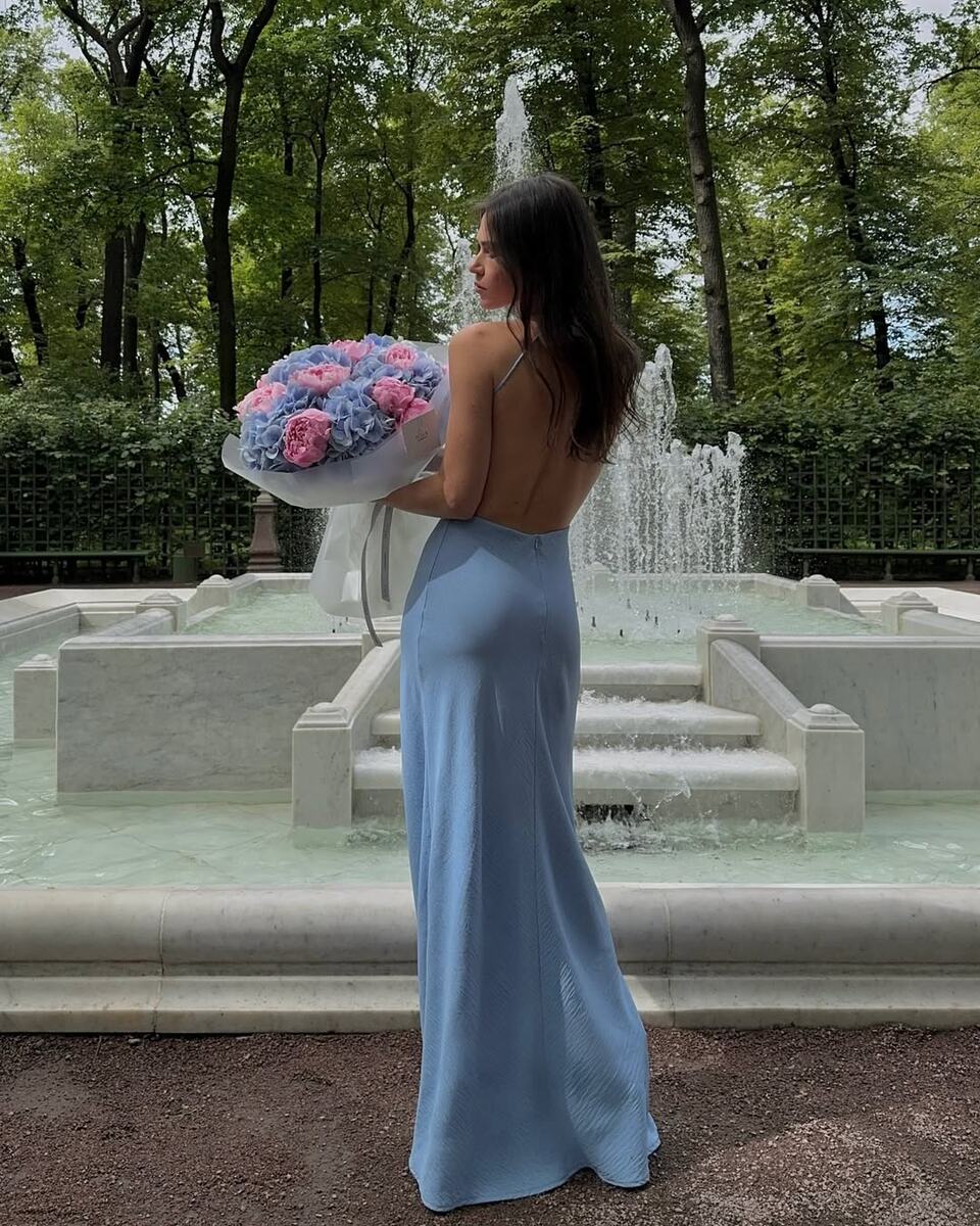 Цвета Цветов: Этот цвет в одежде моментально добавит вам 100% уверенности. Фото: PČELA | pcela-flower.ru