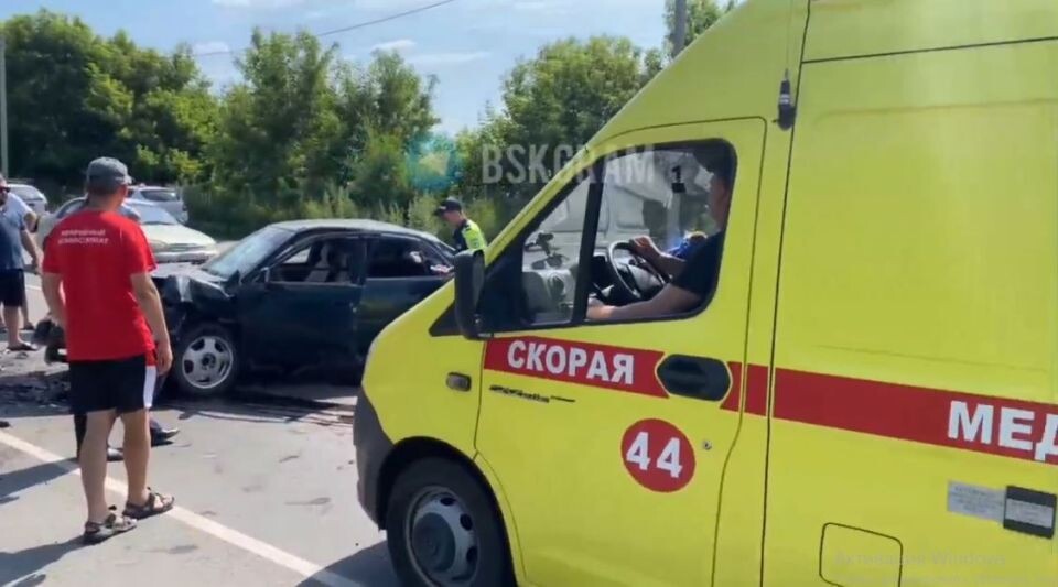    ДТП в Бийске. Источник: t.me/ssmpbiysk