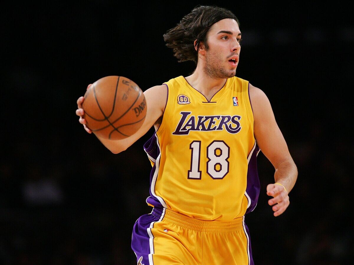    Саша Вуячич в составе "Лейкерс"© Getty Images / Lisa Blumenfeld