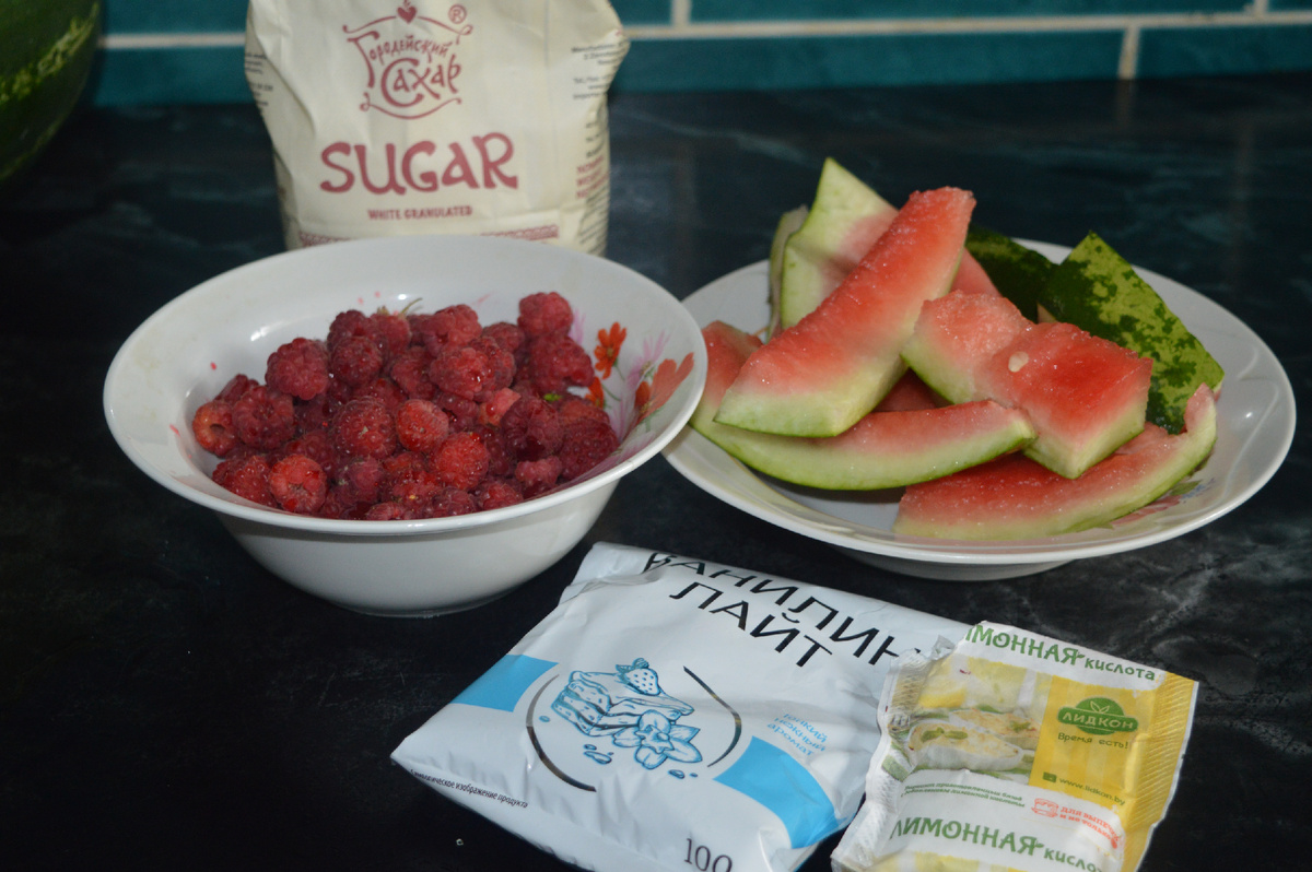 Варенье из арбузных корок. Шаг 1. Фото: канал Три рецепта.