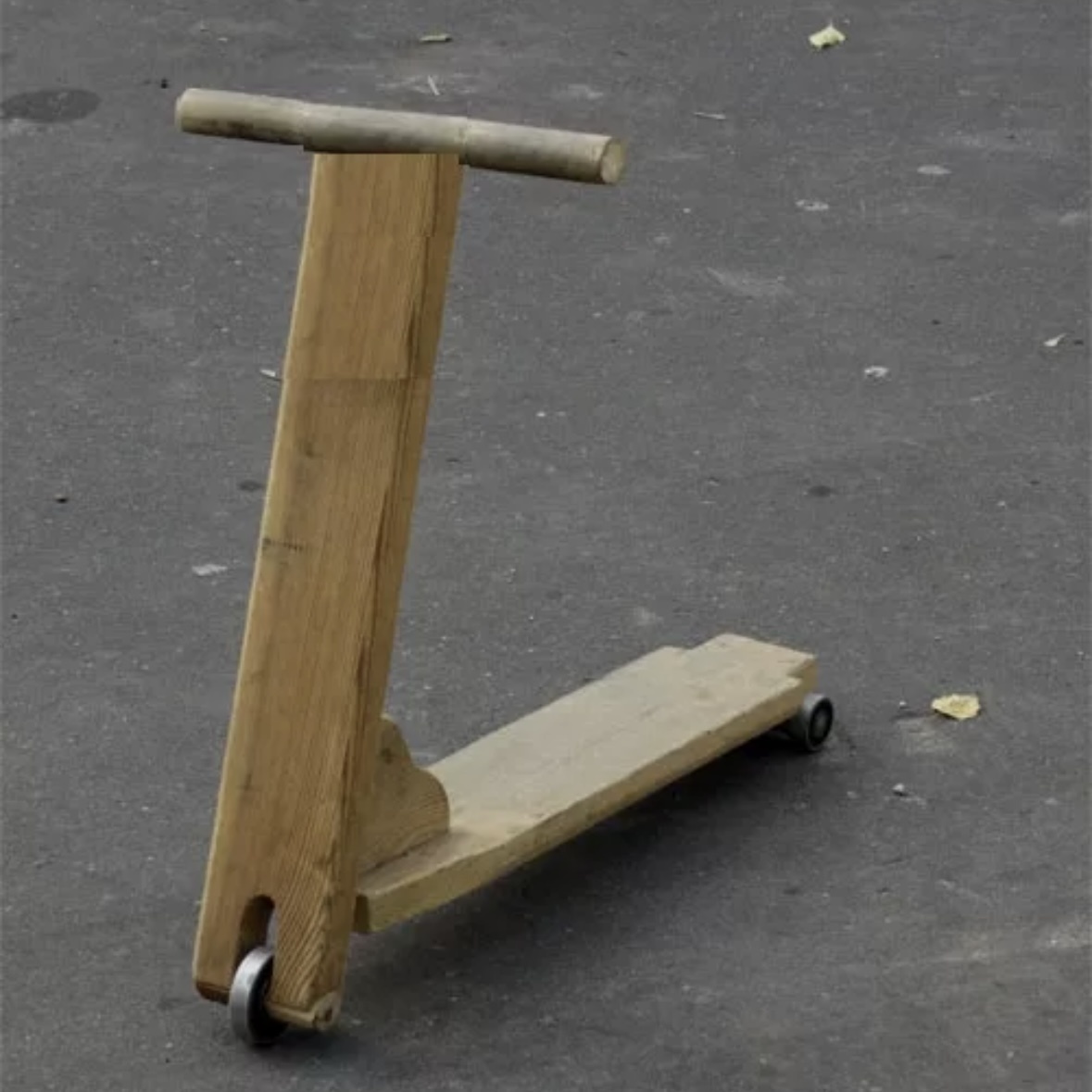 Когда я делал свой самокат у меня не было телефона, но он выглядел один в один!