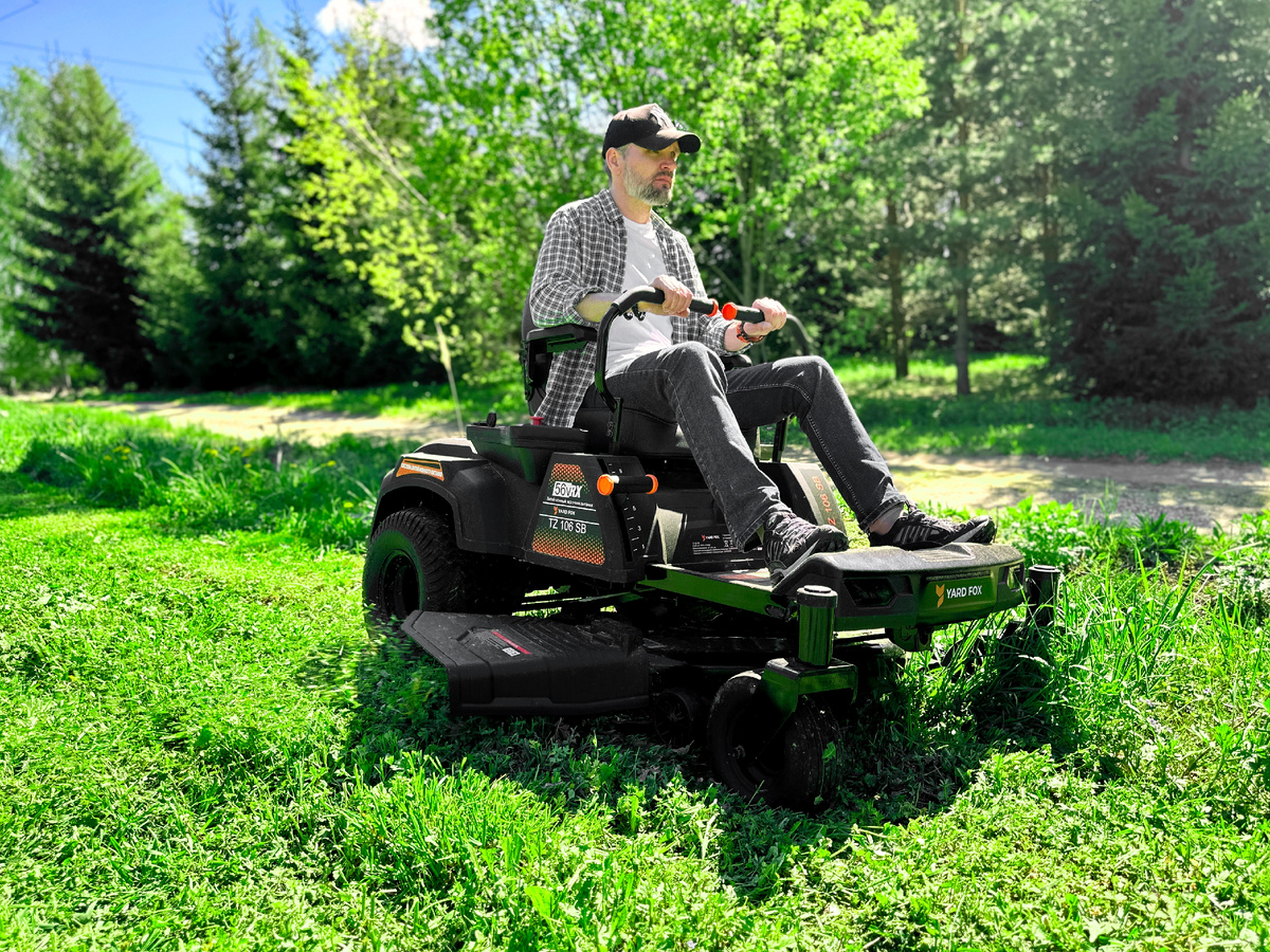 Полная зарядка аккумулятора занимает 6 часов, а одного часа автономной работы достаточно, чтобы обработать участок до 16 000 м².
