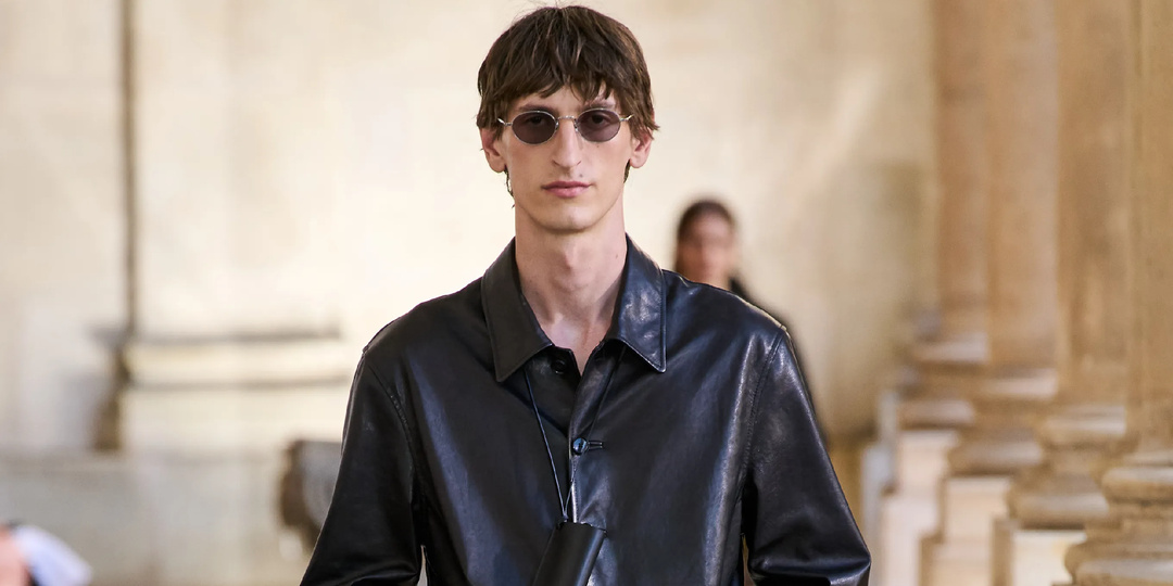 Auralee показ коллекции весна-лето 2026: когда шлепанцы побеждают интернет