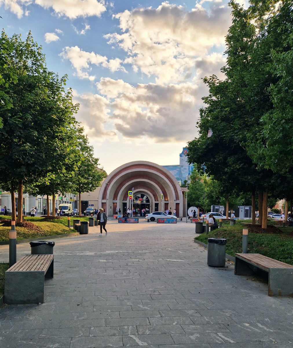 Наземный вестибюль станции «Красные Ворота» 1930-х годов - архитектор Николай Ладовский