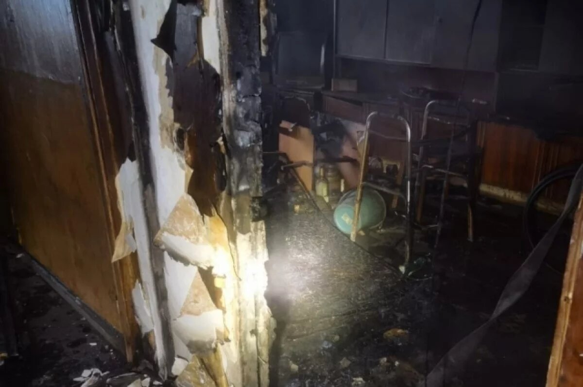    Полицейские в Коми спасли раздетого дезориентированного мужчину на пожаре