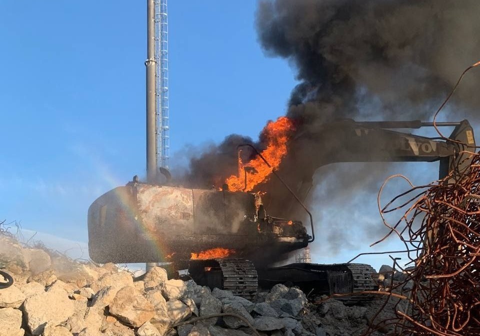    Предварительно, причиной пожара стала неисправность систем, механизмов и узлов транспортного средства